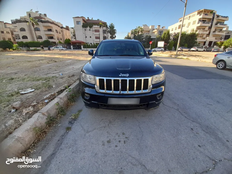 Jeep Grand Cherokee 2011                                                          Laredo 4x4