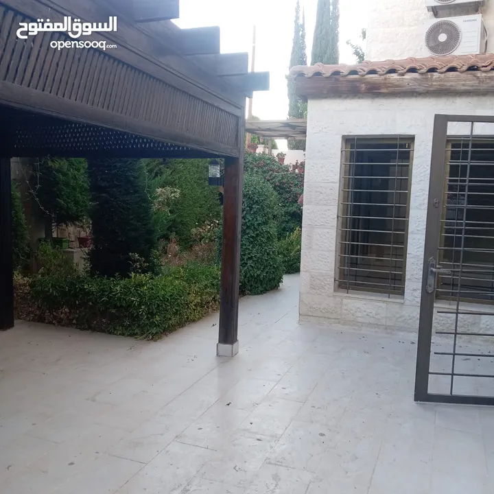 خلدا ـ شقه ارضيه فارغه للايجار ـ 200 متر داخلي  200 متر خارجي + حديقه مشجره - كراج خاص