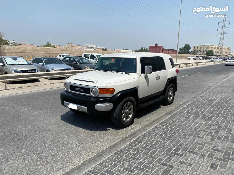 Toyota FJ-Cruiser 2012 (White)