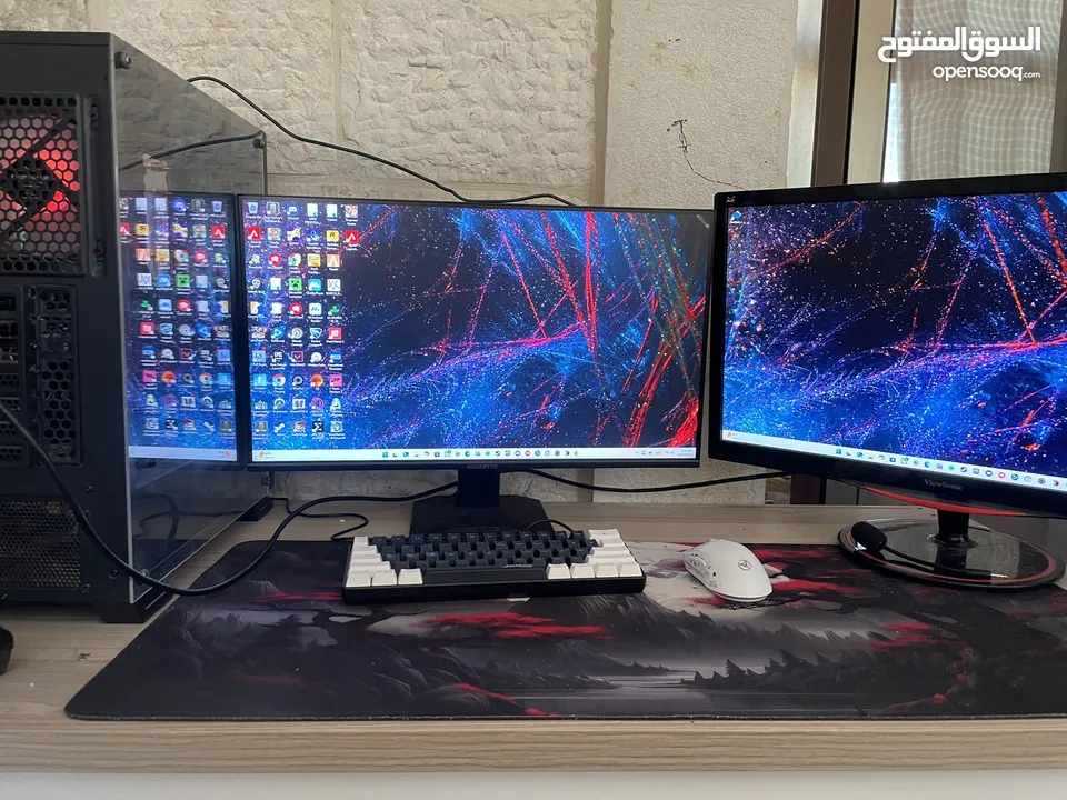 كمبيوتر كامل للبيع مع شاشتين وماوس وكيبورد وسماعه وقطعة نتpc