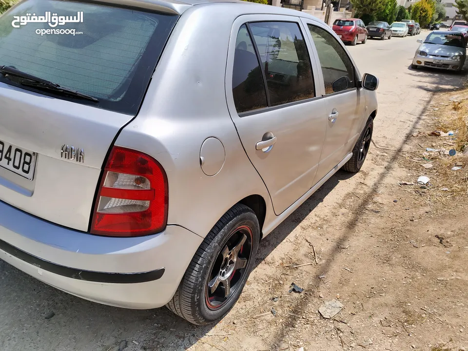 سكودا فابيا للبيع موديل 2004 اوتوماتيك بحالة الوكالة