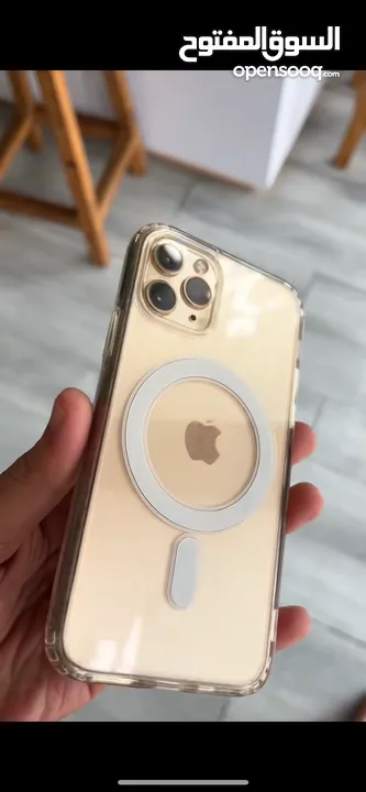 آيفون 11 برو 256 قيقا الجهاز نضيف فقط مغير بطاريه نسبتها71 السعر 700 وقابل للمراعااا