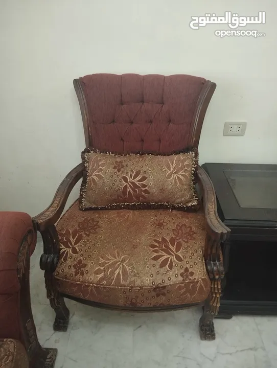 طقم كنب مع طاولات مستعمل بحالة جيدة جدا