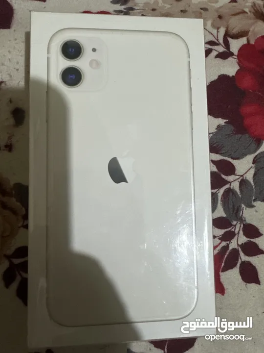 ايفون 11 بلكرتونه مع جميع اغراضه