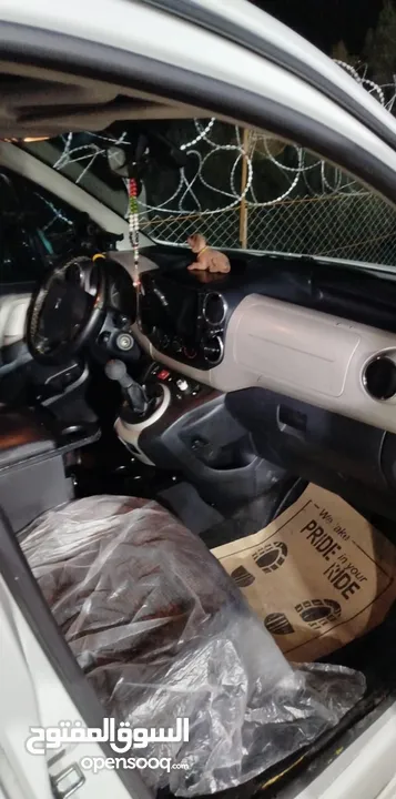 بيجو تي بي بارتنر 2015 منفوضه جديد بحاله الوكاله  امكانيه البيع او البدل