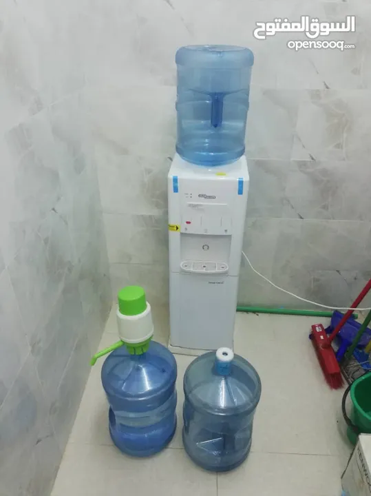 Water cooler / dispenser + 3 water bottle