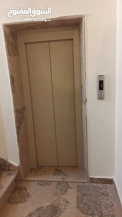 شقة مساحة 220م مميزة جداً للبيع طابقية كل طابق شقة / اسكان المهندسين مقابل منطقة حي الصحابة