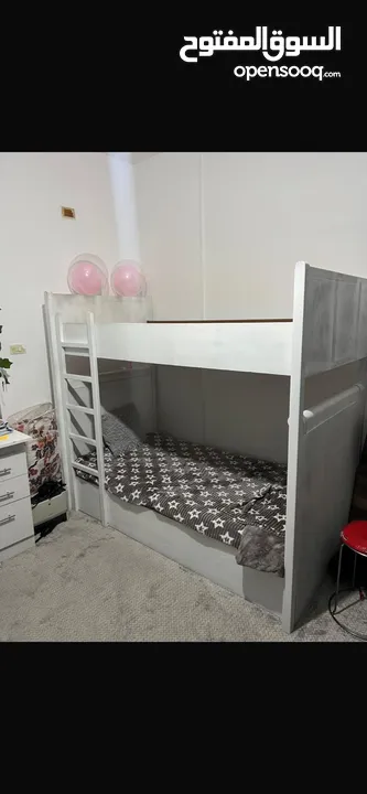 تخت طابقين بحاله ممتازه خشب زان ولاتيه