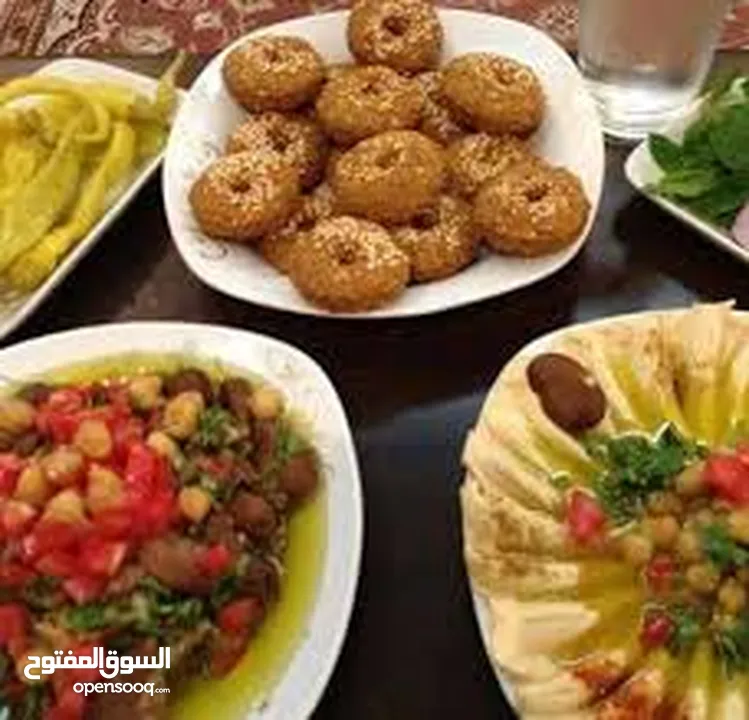 معلم مطعم حمص وفلافل