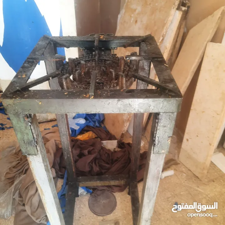 مجلى ستيلس ثقيل صناعي  ثلاجة بحاجه الى مروحة  طاوله ستيلس  غاز عين وحدة كانون كبير طول مترين عرض 40س