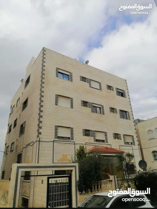 عمارة سكنية مكونة من اربع طوابق