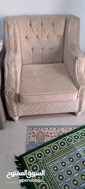 Sofa set 6 seat big seat size 2met medium 1met 70 cm small 1met.