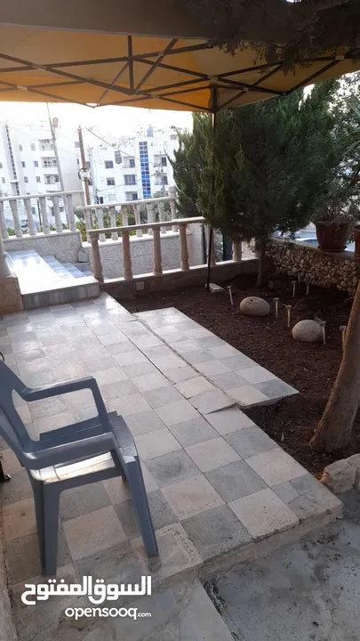 شقه من فيلا(غير مفروشة )للايجار طابق اول ب 360 ويوجد شقة صغيره طابق ارضي مدخل مستقل (غير مفروشة)150د