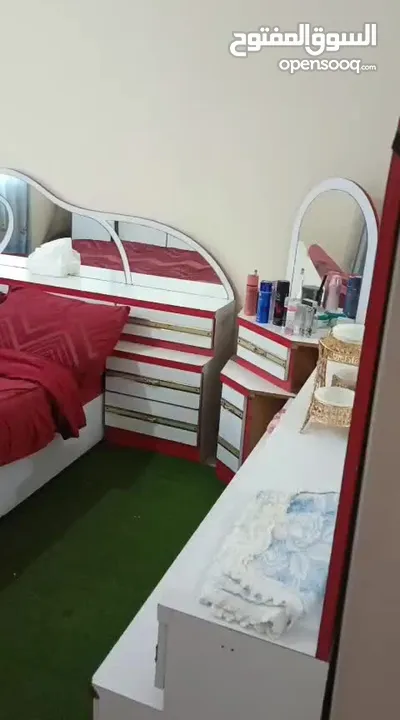 غرفه نوم مستعمل بحاله جيده كبيره مع عفش