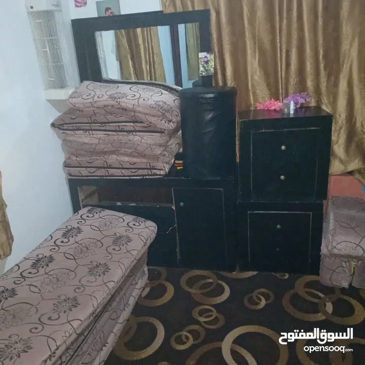 غرفة  نوم  للبيع  بدون  فرشه