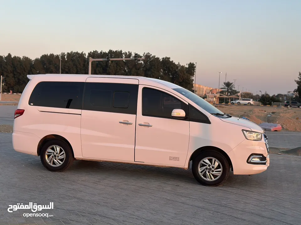 JAC M4 2025 2.0L Bus (9-Seater) M/Tباص جاك 9 راكب خليجي