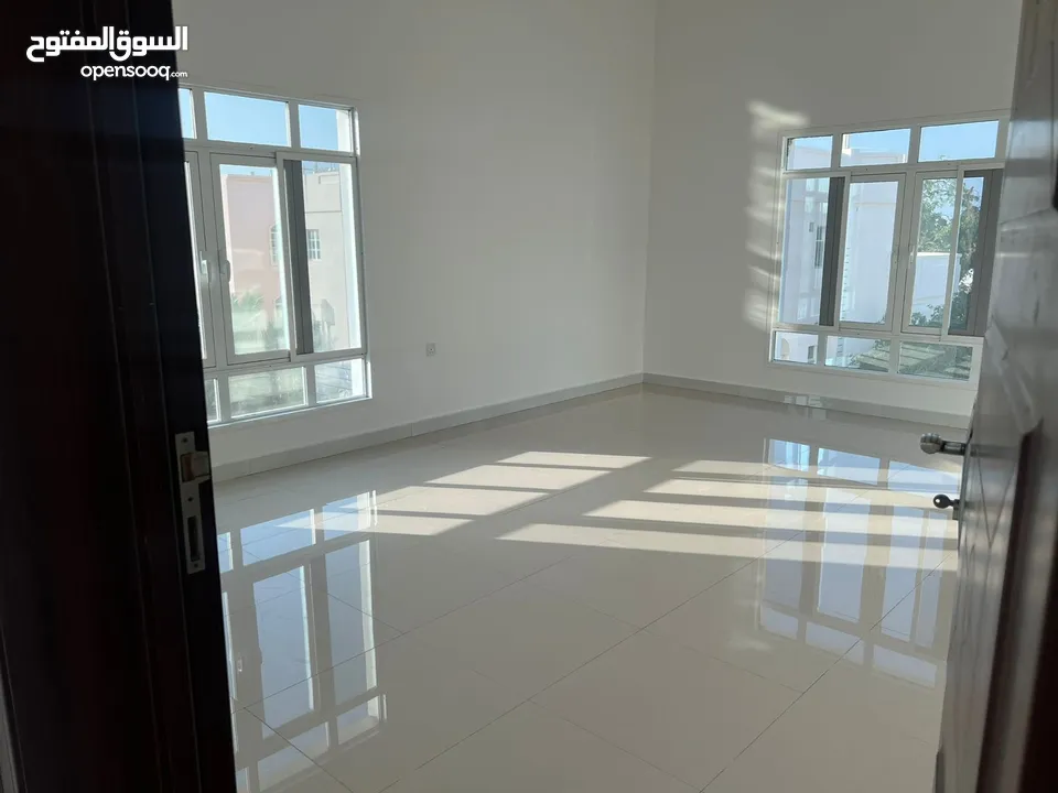 5bedroom Villa for rent in alhail near the wave