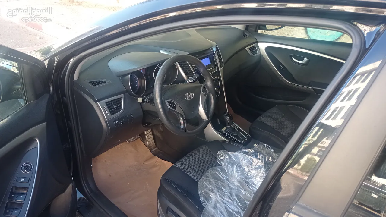 هيونداي i30 سنة 2011 اوتوماتيك مع فتحة.  لقطه