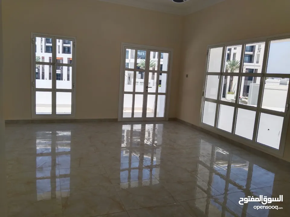 6Me33-Luxurious modern 5+1BHK Villa for rent in Qurm near Al Shati Street.