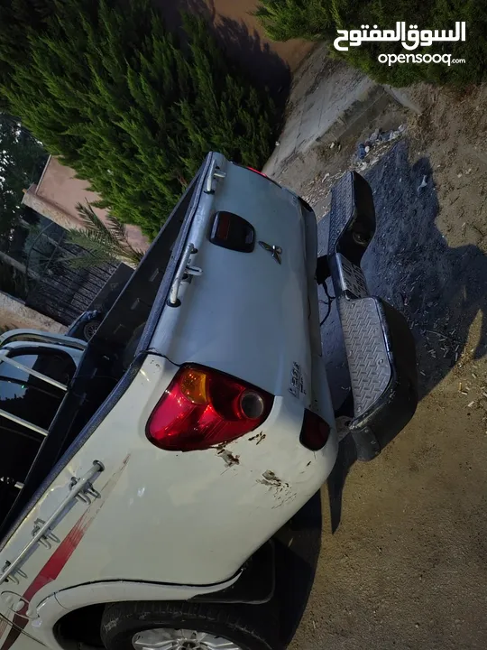 بك اب متسوبيشي L200 موديل 2011 4*4