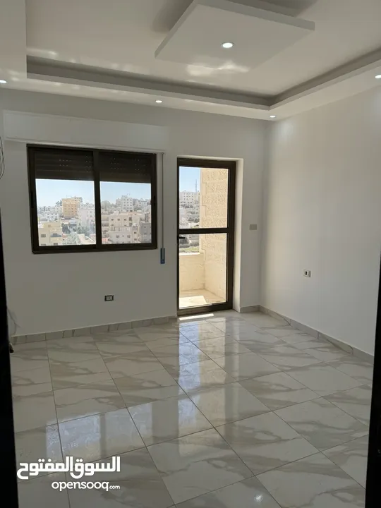 شقة طابق ثاني للبيع من المالك مباشرة حي الرشاد بناء جديد  عرض خاص على اخر شقة بالاسكان