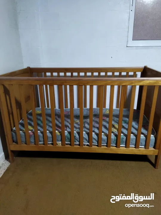 سرير اطفال ماركة  Mothercare  صناعة بريطانيه    أبعاده  140 *70*88