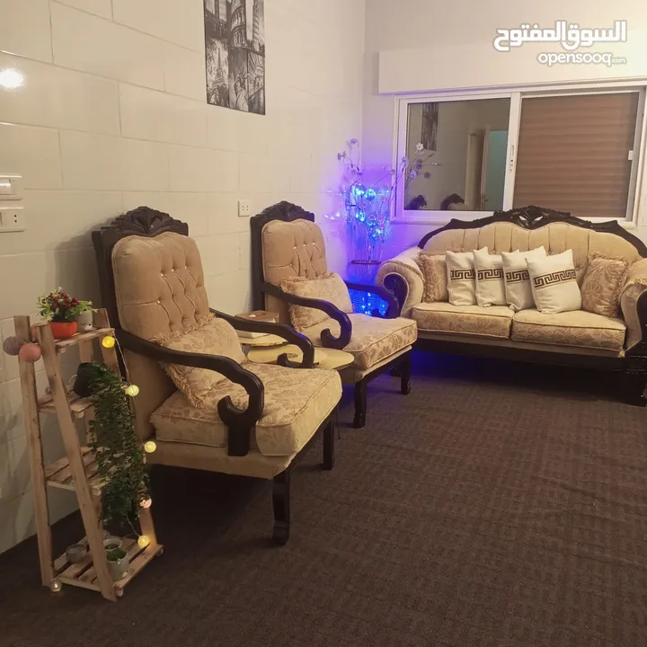 طقم كنب أقل من 3 سنين