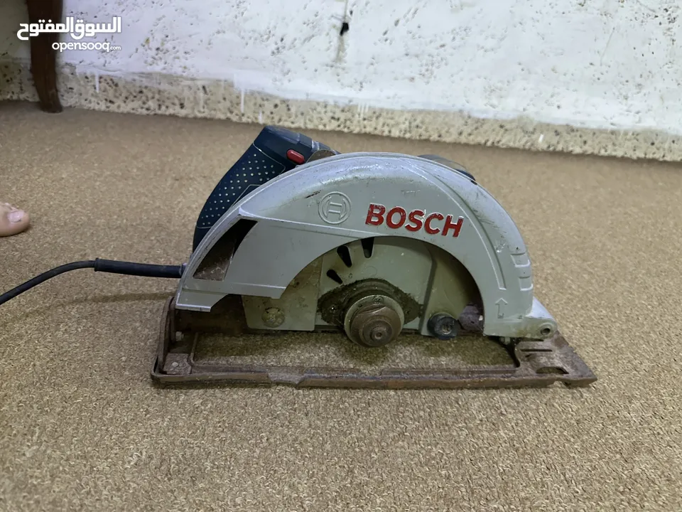 منشار كهربائي من ماركة (Bosch)