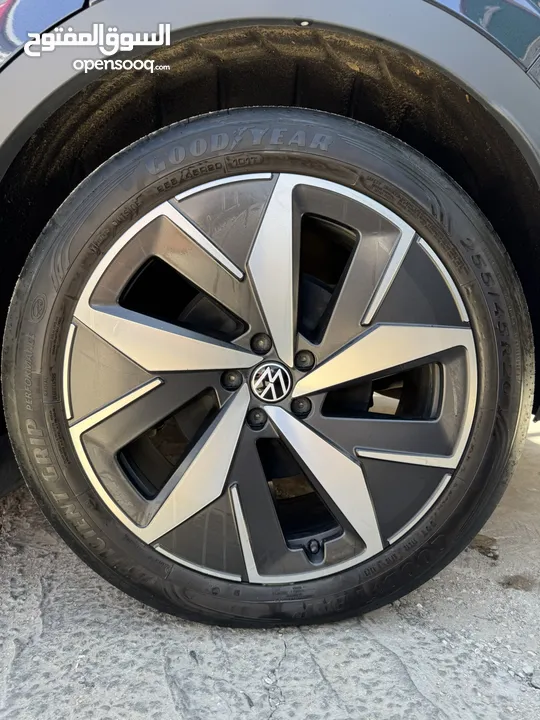 VOLKSWAGEN ID4 PRO