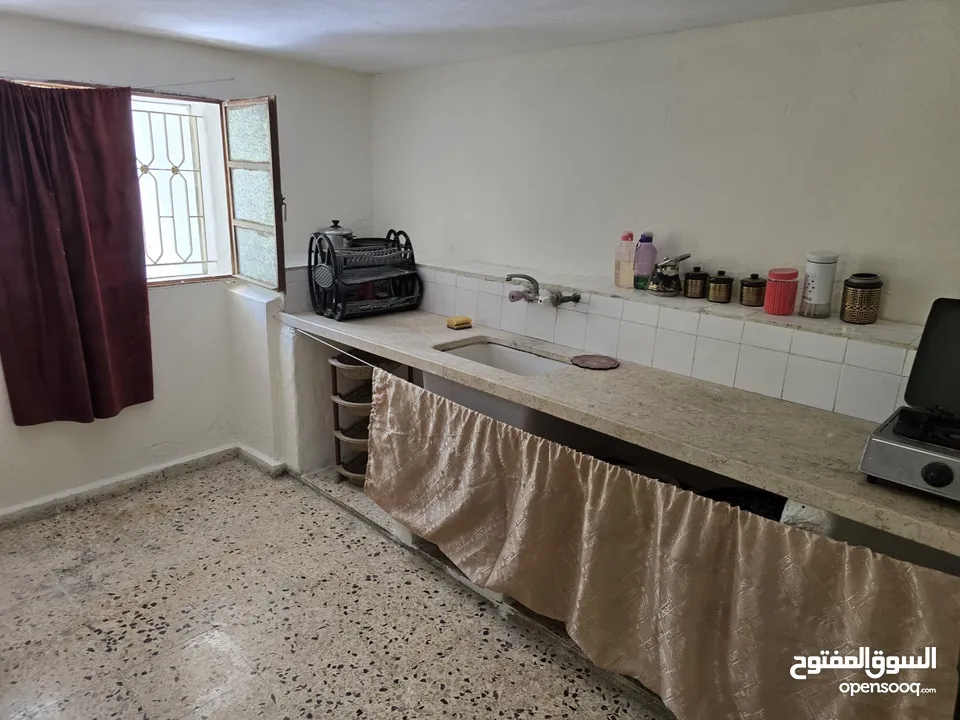 شقة صغيرة مستقلة للطالبات