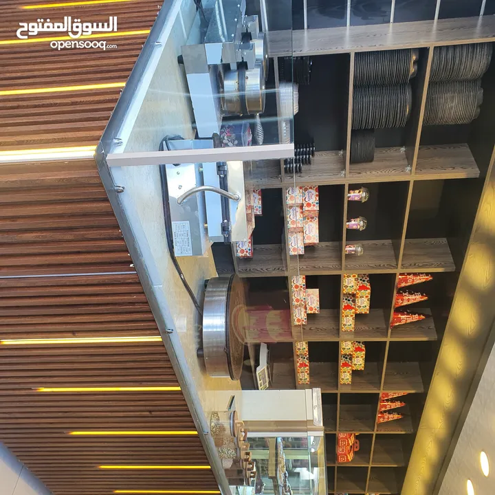 محل حلويات غربيه وايس كريم للبيع او للضمان