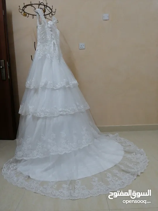 فستان زفاف للبيع بسعر مغري مع هدية رائعة