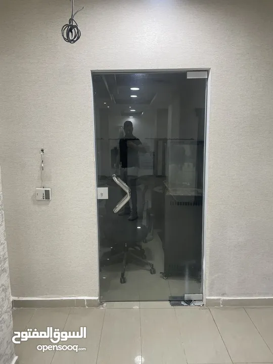 مكاتب تسوية 340 متر مع اثاث جديد في السابع بجانب الملكية مباشرة للايجار