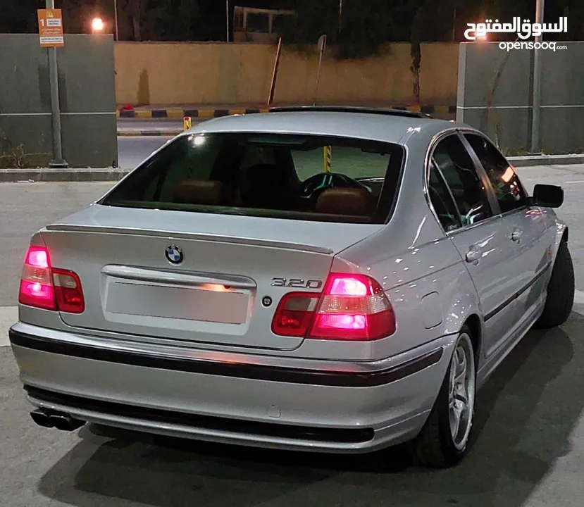 BMW 320i.  للبيع