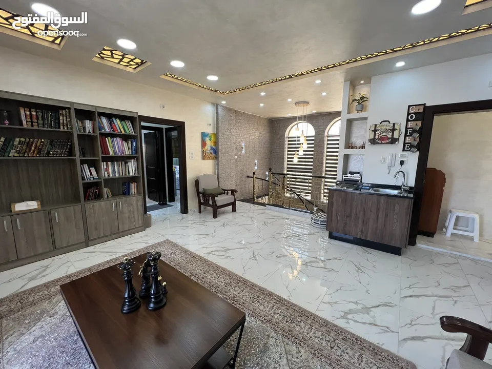 فيلا شبه قصر للبيع 3 طوابق