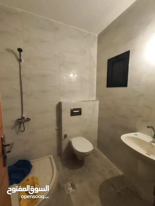 للايجار شقه ديلكس على شارع عين مصباح المؤدي الى الطيره