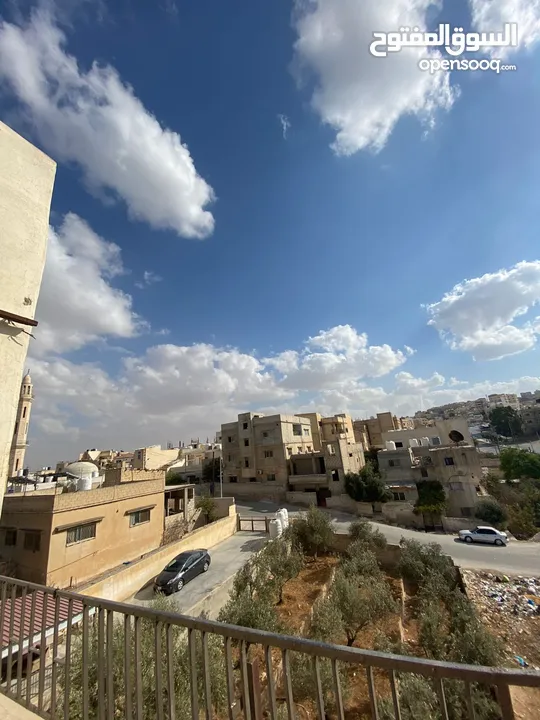 شقة للإيجار الزرقاء 3 غرف نوم و غرفة ضيوف منفصلة مع بلكونة - حي الزواهرة دوار الخميس