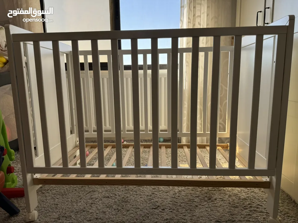 سرير أطفال خشب  baby crib