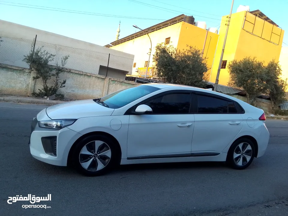 هونداي ايونك فل ما عدا الفتحه كهرباء موديل 2017 بسعر مغري