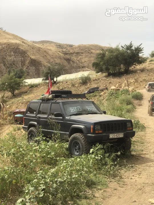 Jeep xj جيب شيروكي مربع 1999