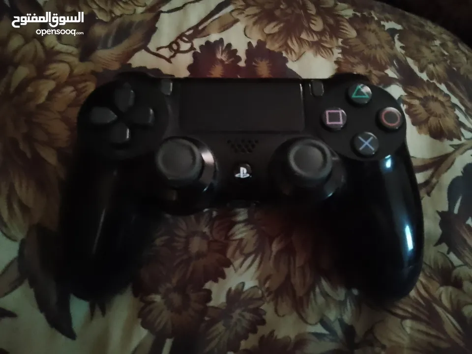 ...................... PS4 سليم 500GB + يد أصلية + يد.كوبي.- شبه جديد