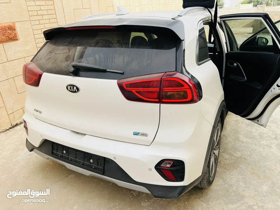 نيرو هايبر ترخيص 2020  ابيض لؤلؤي ماشي 80 الف جب كرتونة ضوء لد غرفة جلد جنط مغنيسيوم