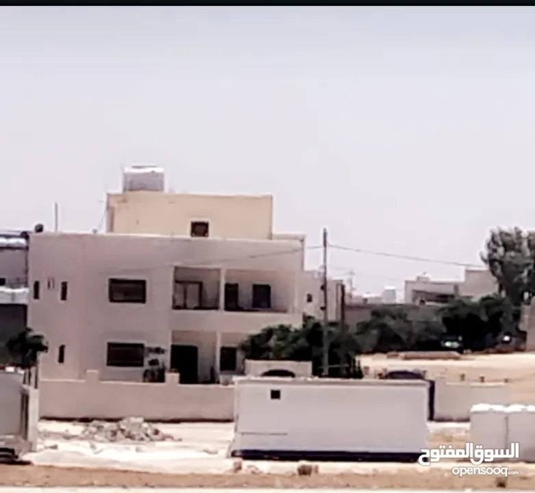 *جنوب عمان* 800 متر عن  شارع الميه عمان التنموي- رجم الشامي مساحات من 604 إلى 777 متر مربع.