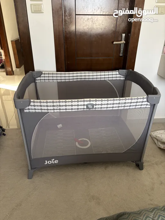 سرير بيبي سرير اطفال ماركة joie البريطانية