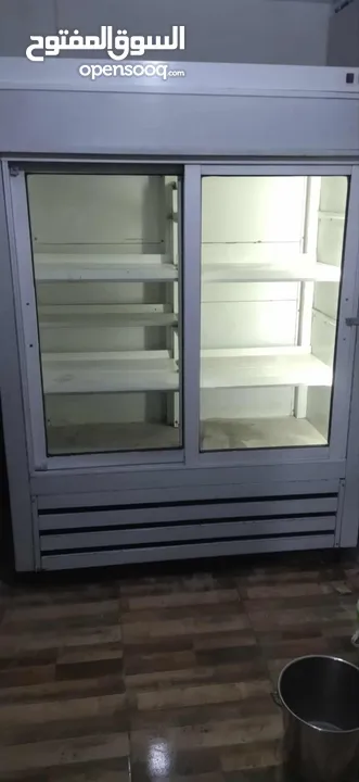 مطعم شاورما ودجاج وسناكات وحمص وفلافل وفول يعمل بشكل ممتاز للبيع مستعجل