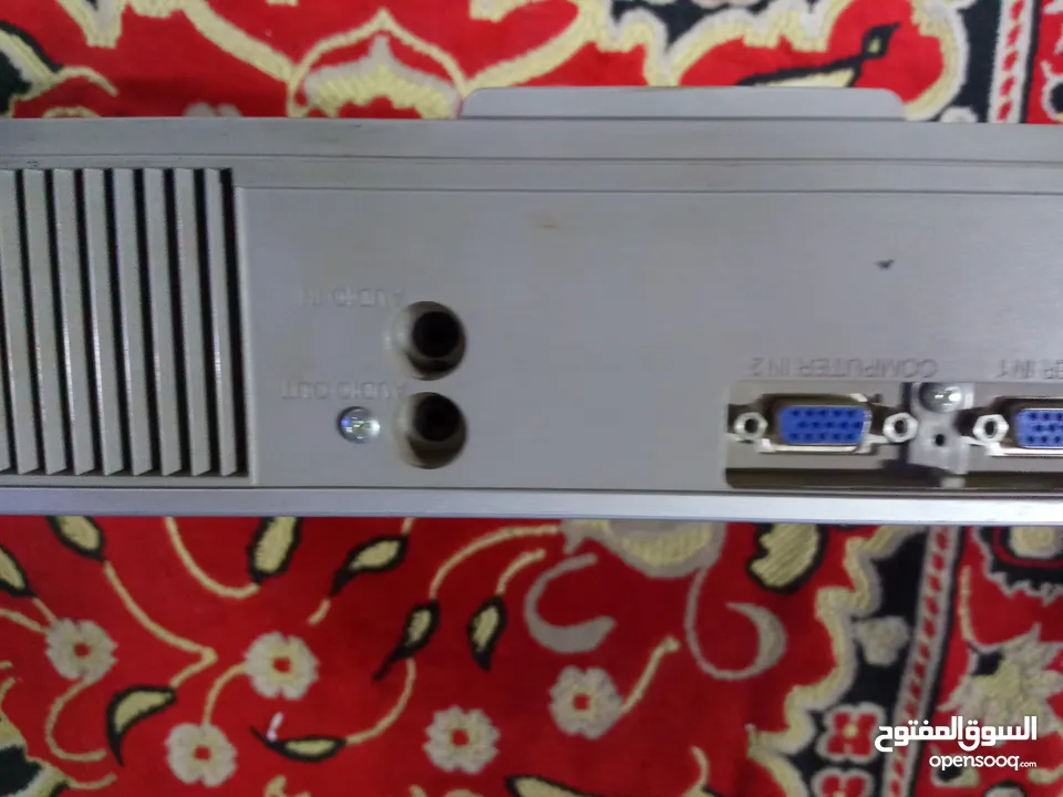 بروجكتر هيتاشيVGA موديلcpRx70....2000لومنس به مدخلAV.......VGA