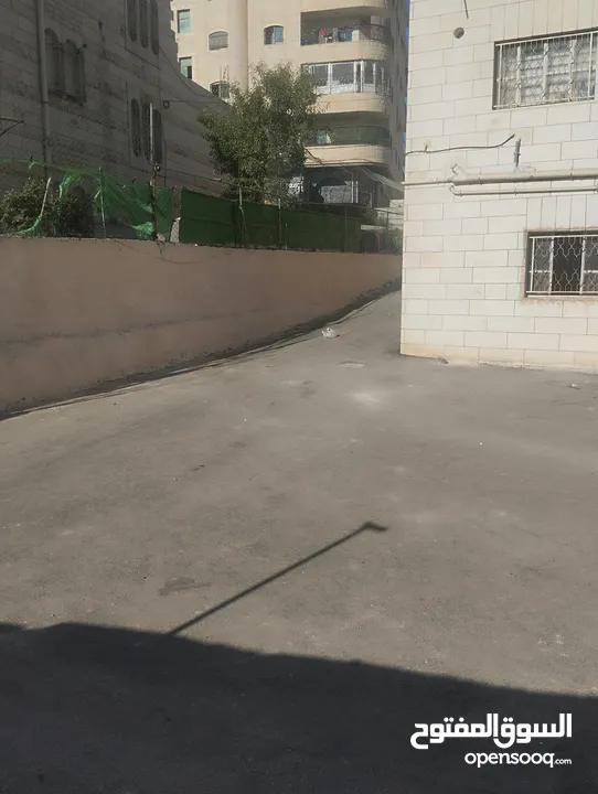 طابق كامل للايجار مع ساحة خارجيه