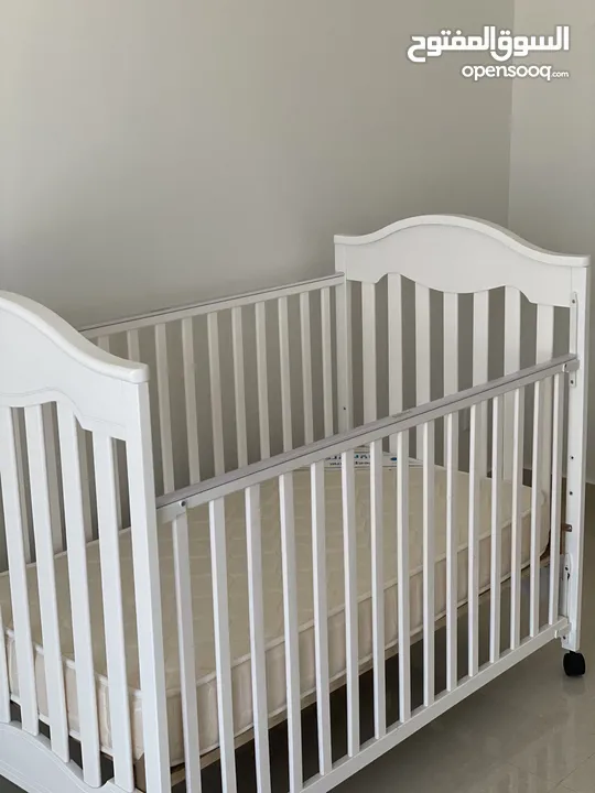 سرير للاطفال جونيرز مع المرتبة Juniors Charlotte Height Adjustable Baby  Crib with Mattress