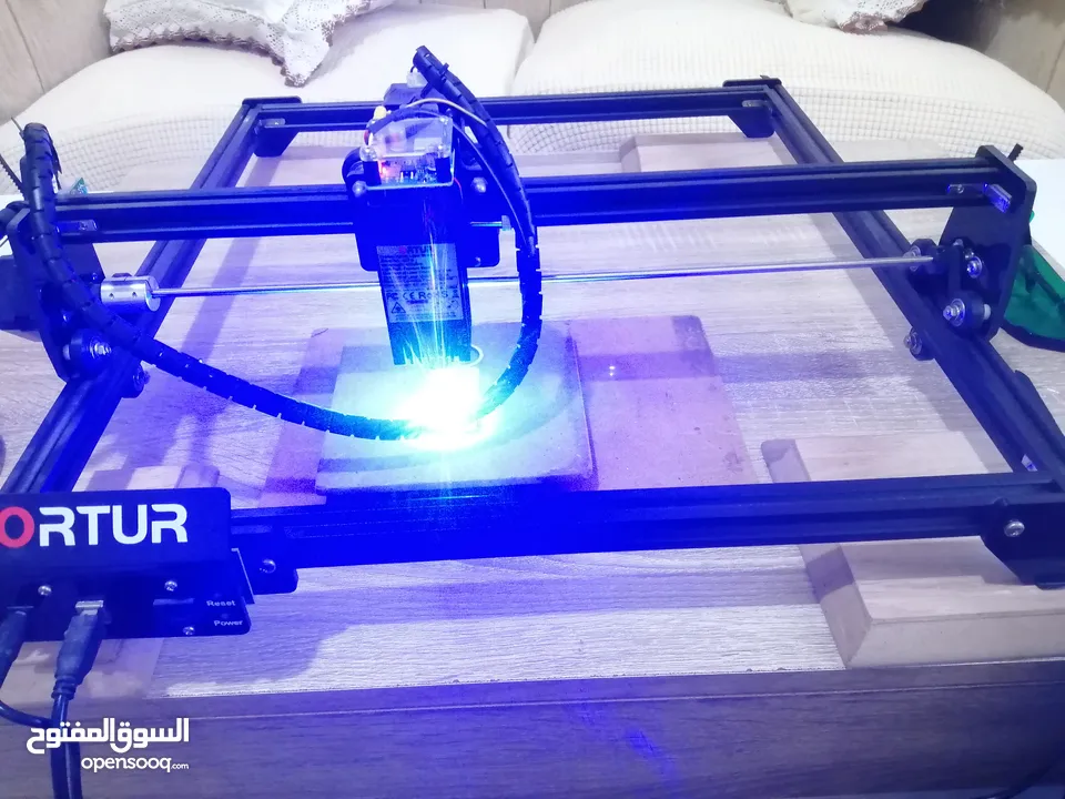 جهاز رسم ليزر Ortur Laser CO2 المميز المعروف بقدرته على الرسم على مختلف الخامات