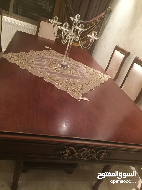 طاولة سفره مع دريسوار بوفيه شبه جديد